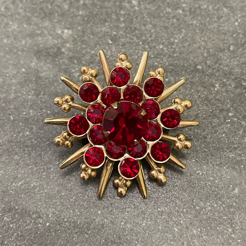 Vintage 40s Starburst Gold Ruby Red Crystal Brooch